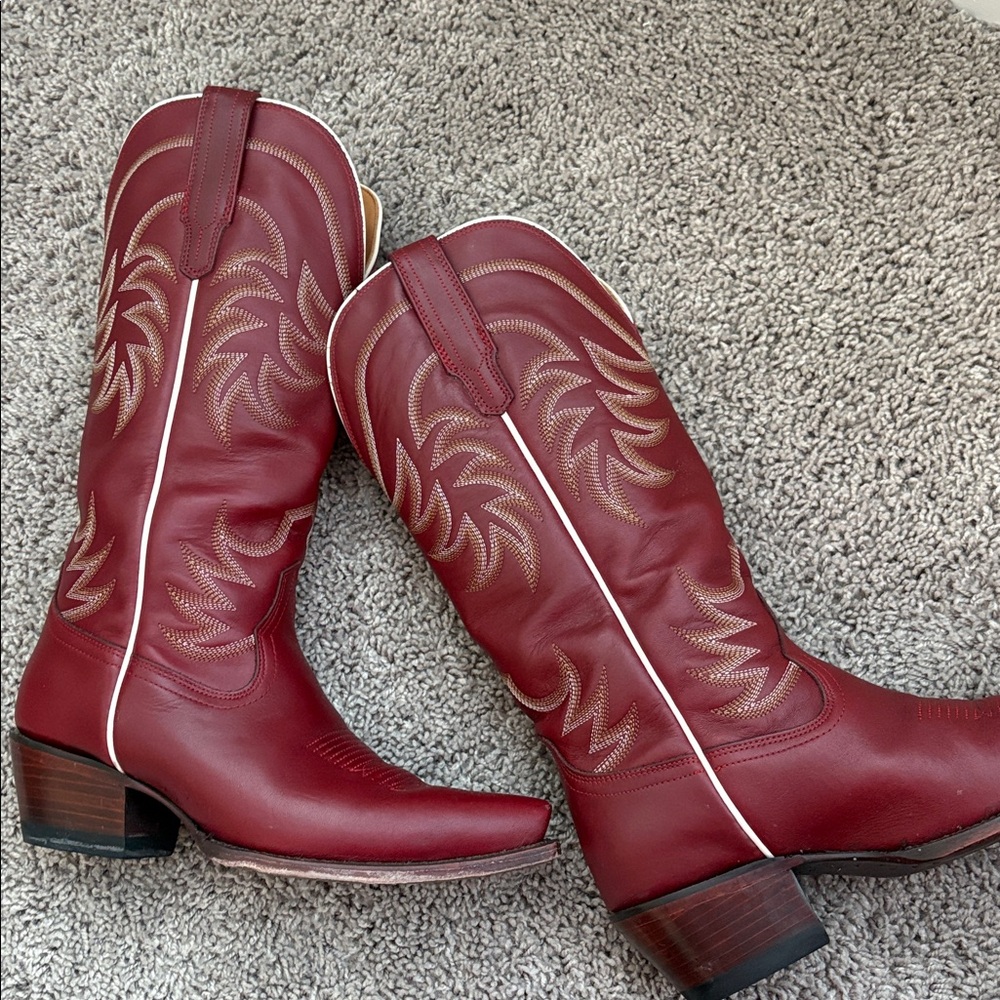 The Annie Tecovas Burgundy Heeled Boots with White Stitching - Picture 3 of 5